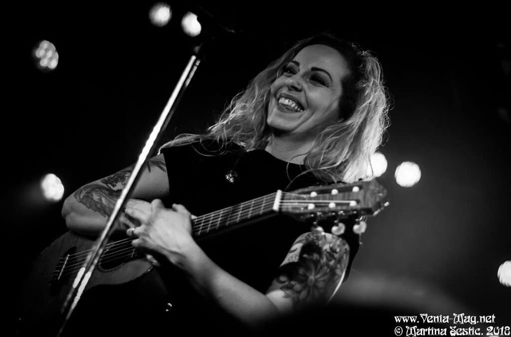 Anneke és bandája; a tüzes varázslat! – VUUR, Votum koncertbeszámoló