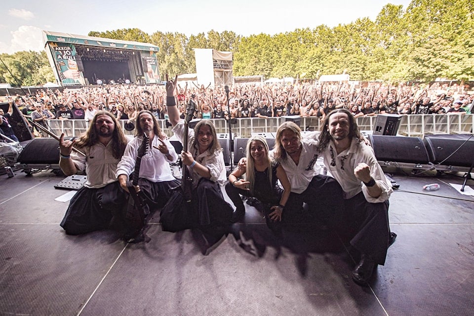 „Akinek élete valamelyik ciklusában fontos volt a zenekar, annak ott a helye a jubileumi koncerten” – beszélgetés Ficzek Andrással a húszéves DALRIADA-ból