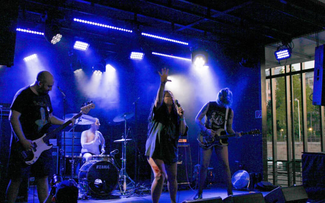 “Egy finom, nyár eleji, utolsó szerelemdöfés” – COUCH SLUT és BONG-RA koncertbeszámoló, A38