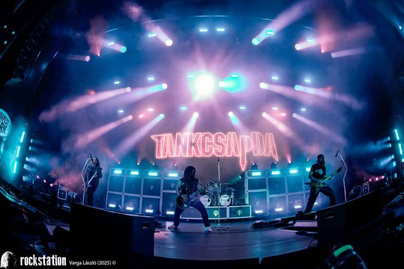 A tükrön túl van az igazság – a TANKCSAPDA, a REPLIKA és a LOWLANDERS koncertjén jártunk