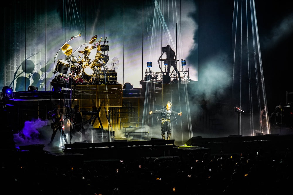 Polgárpukkasztás az MVM Dome-ban: TILL LINDEMANN bordélyházat csinált a színpadból