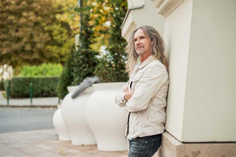 CSELŐTEI LÁSZLÓ egy friss interjúban mesélt a könnyűzenei támogatási rendszer kihívásairól