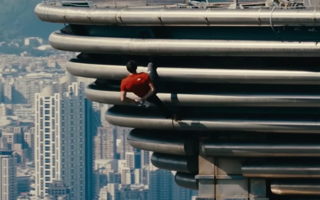 A 101 emeletes felhőkarcolót felszerelés nélkül megmászó férfi azt mondta, hogy egész idő alatt TOOL-t hallgatott.