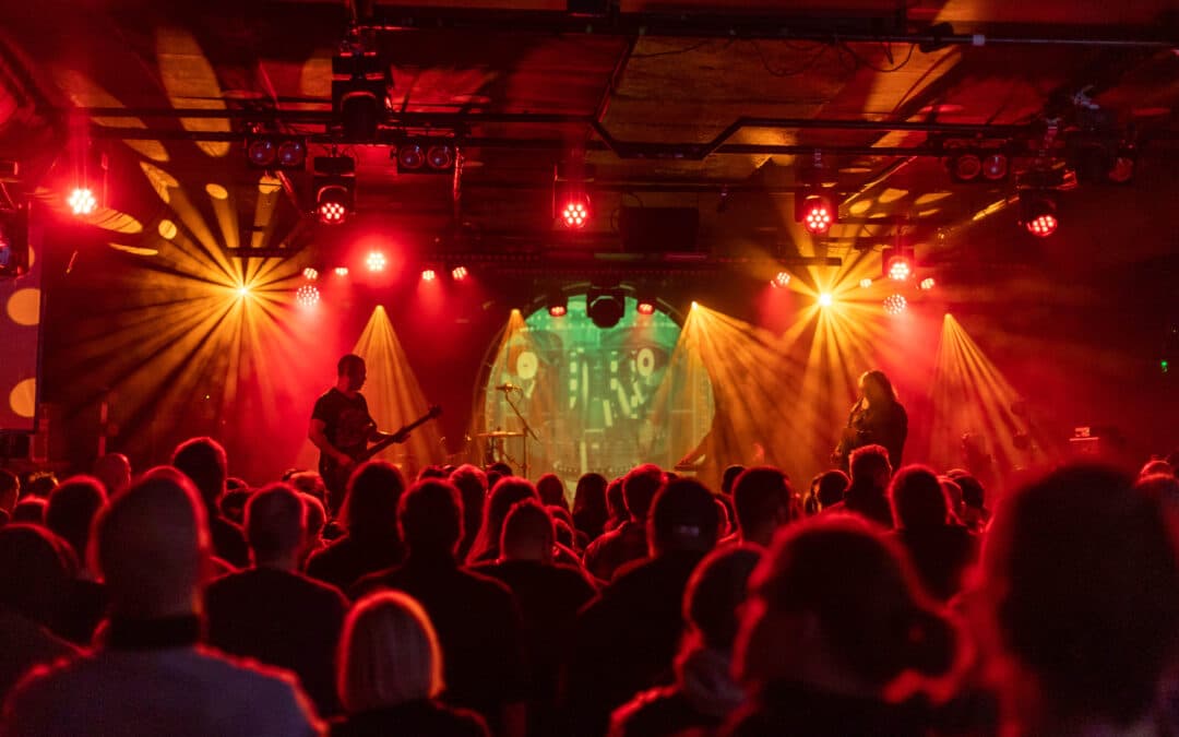 “Hogyan vezessünk űrsiklót a Hold mögé majd vissza” – MONKEY3 és BUZZ koncertbeszámoló (A38)