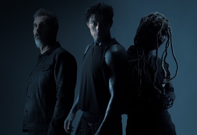 A FALLING IN REVERSE COREY TAYLOR-t és SERJ TANKIAN-t húzta be új dalához